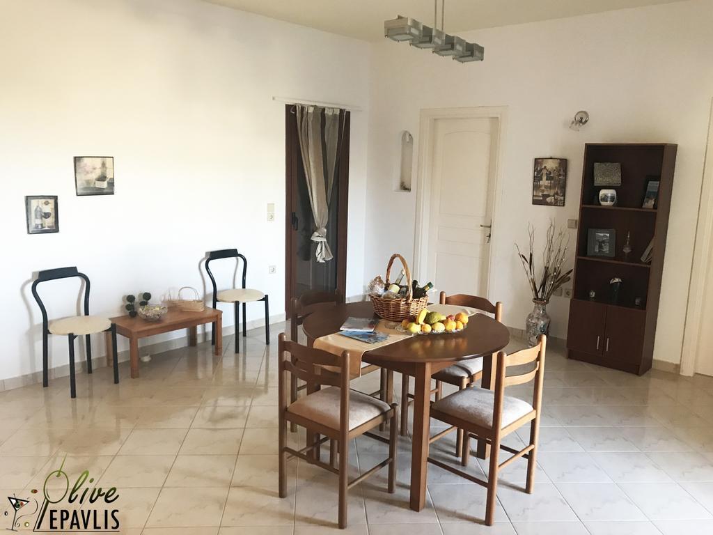 Olive Epavlis Apartamento Cárpatos Exterior foto